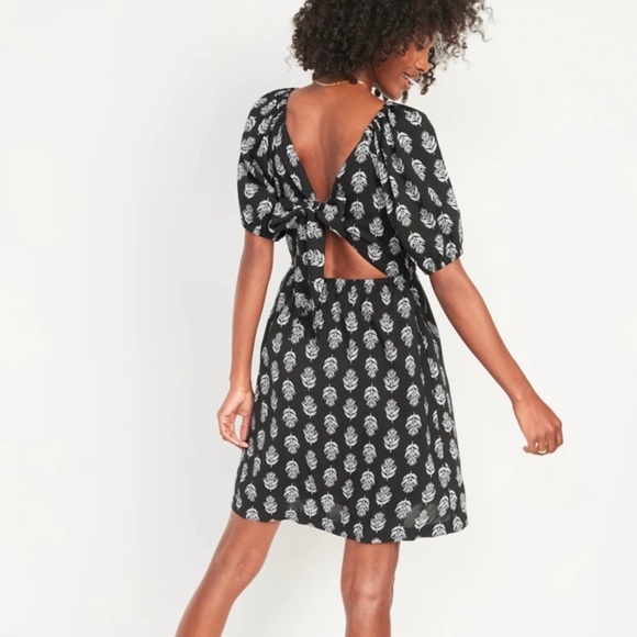 Old Navy Dresses & Skirts - Old Navy Black Floral Open Tie Back Dress XL